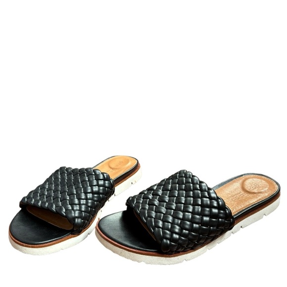 gentle souls Shoes - Gentle Souls LAVERN LITE BRAIDED SLIDE SANDAL By Kenneth Cole Size 9 Black